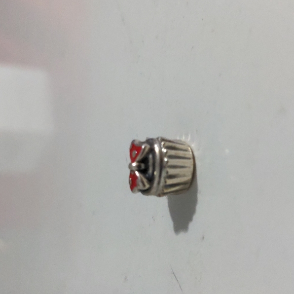 Pandora Minnie cupcake charm - Picture 2 of 3